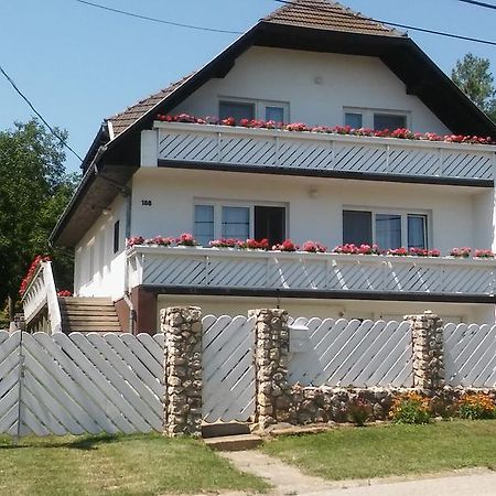 Апартаменти Betti Vendeghaz Олшовпагок Екстер'єр фото